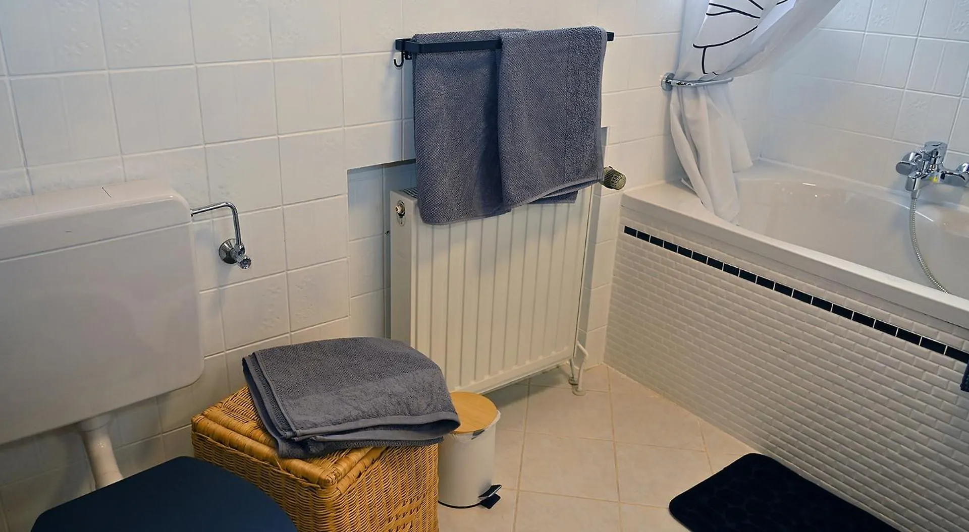 Grosse Und Schoene Ferienwohnung In Isernhagen
