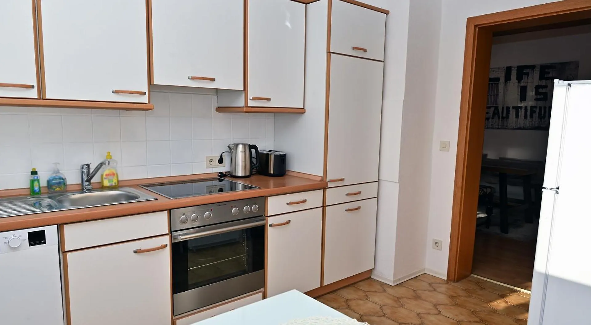 Grosse Und Schoene Ferienwohnung In Isernhagen 0*,