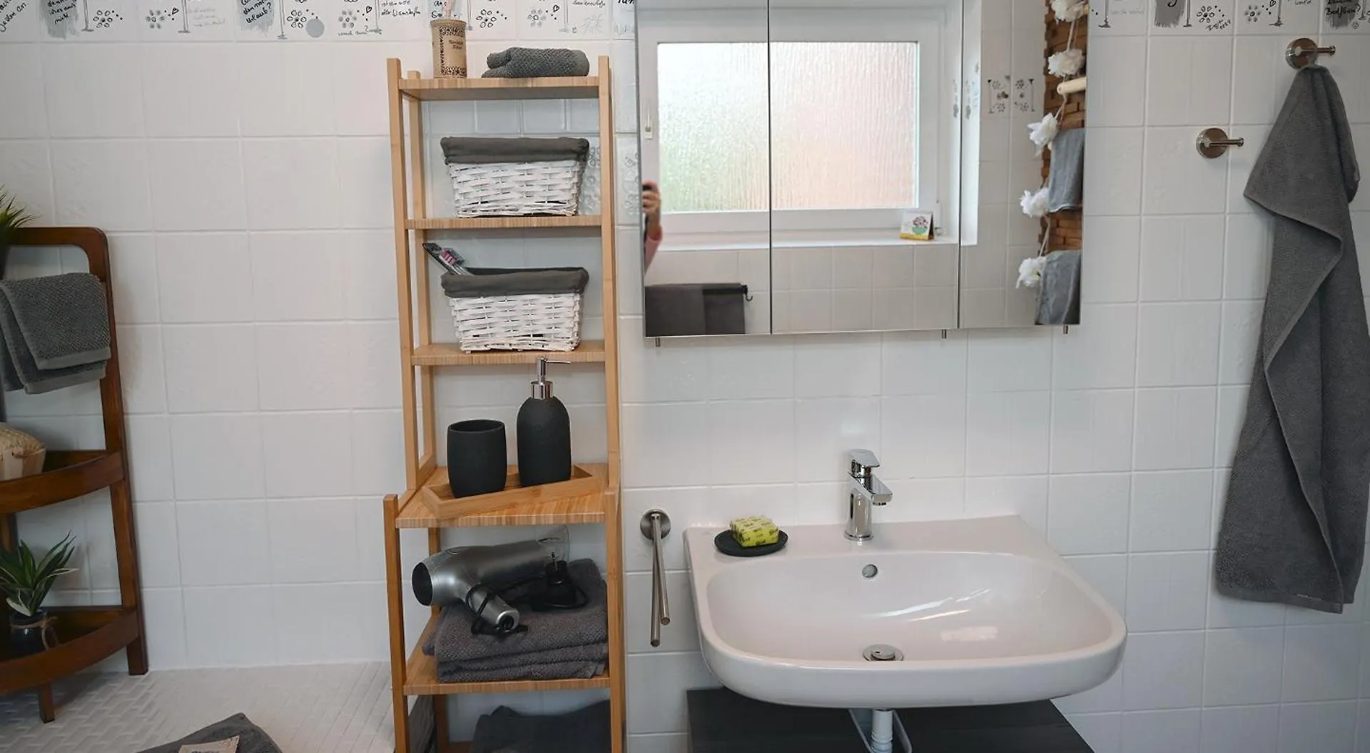 Grosse Und Schoene Ferienwohnung In Isernhagen Apartment